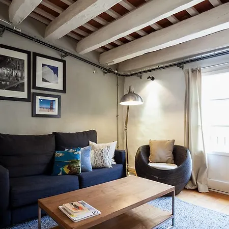 Apartment Gothic *